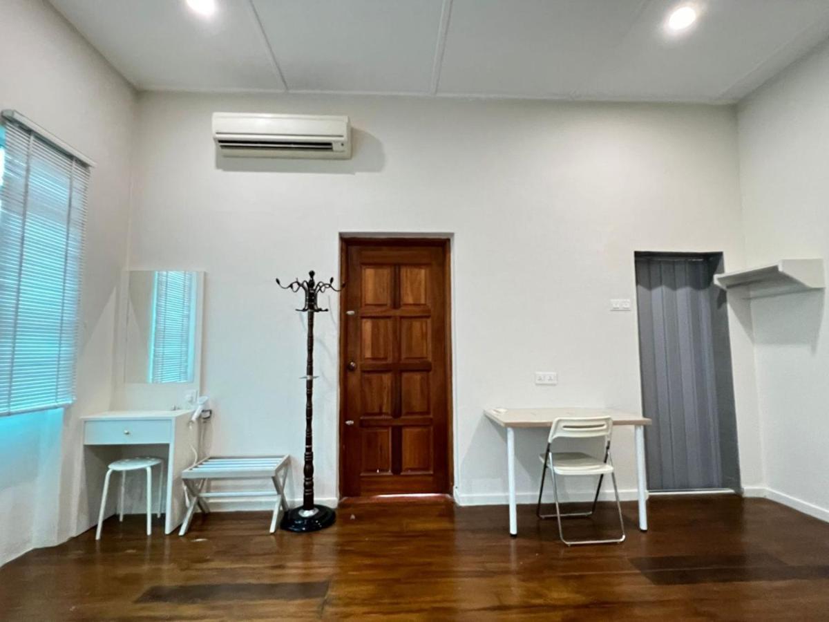 Myroom Georgetown, Off Jalan Burma, Gurney Drive Buitenkant foto
