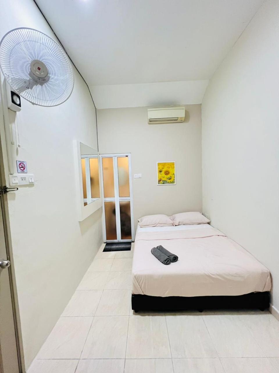 Myroom Georgetown, Off Jalan Burma, Gurney Drive Buitenkant foto